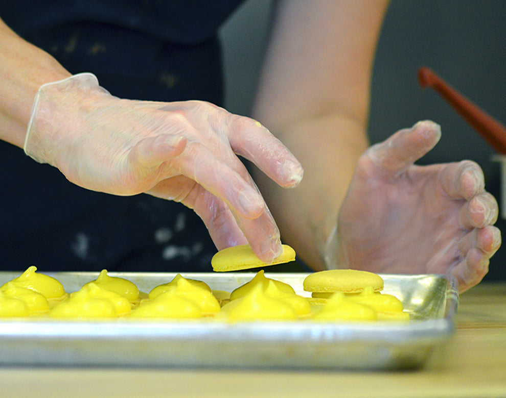 3 Food Service Gloves That Deliver Great Value for Any Restaurant